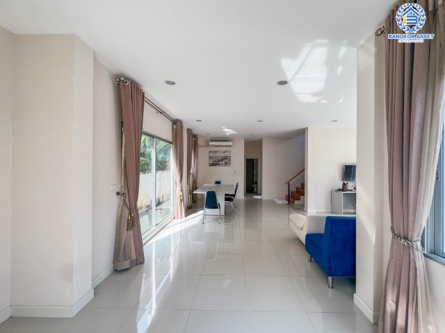 *****บ้านเดี่ยวมือสองย่านนนทบุรีฯ ม.ไลฟ์บางกอกบูเลอวาร์ด ราชพฤกษ์-รัตนาธิเบศร์ เนื้อที่กว้างขวางมากถึง 63 ตร.ว.  ฟังก์ชัน 3 ห้องนอน 3 ห้องน้ำ ที่จอดรถ 2 คัน บนทำเลแห่งการเดินทาง ใกล้รถไฟฟ้าสายสีม่วง "สถานีท่าอิฐ" เชื่อมต่อถนนราชพฤกษ์